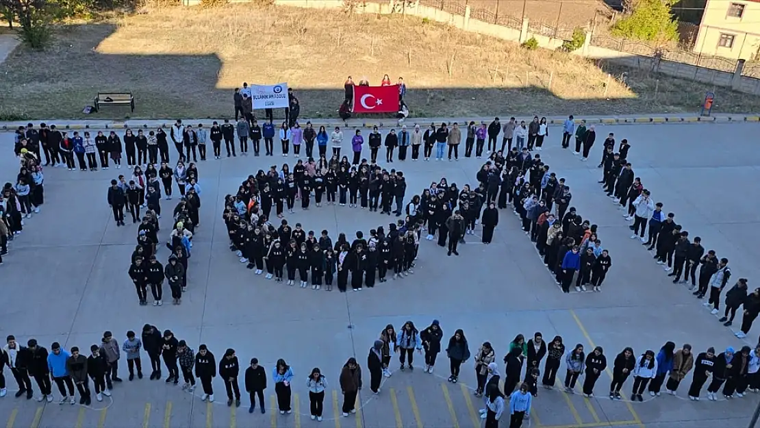 Muş'ta öğrencilerden Cumhuriyet'in 101'inci yılına özel koreografi