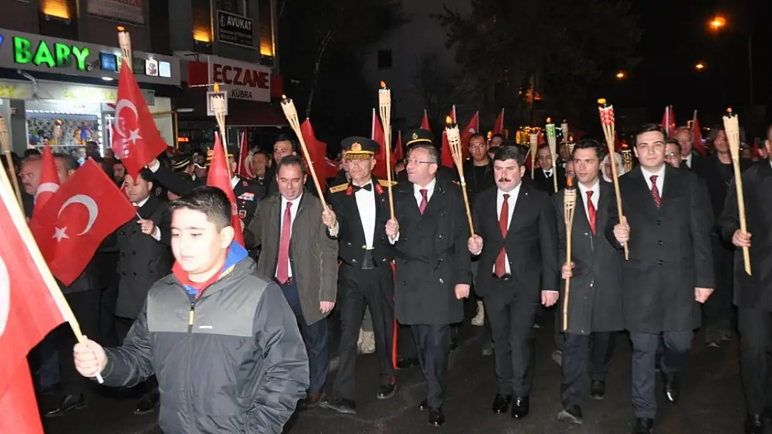 Kars ve Ağrı'da Fener Alayı Yürüyüşü