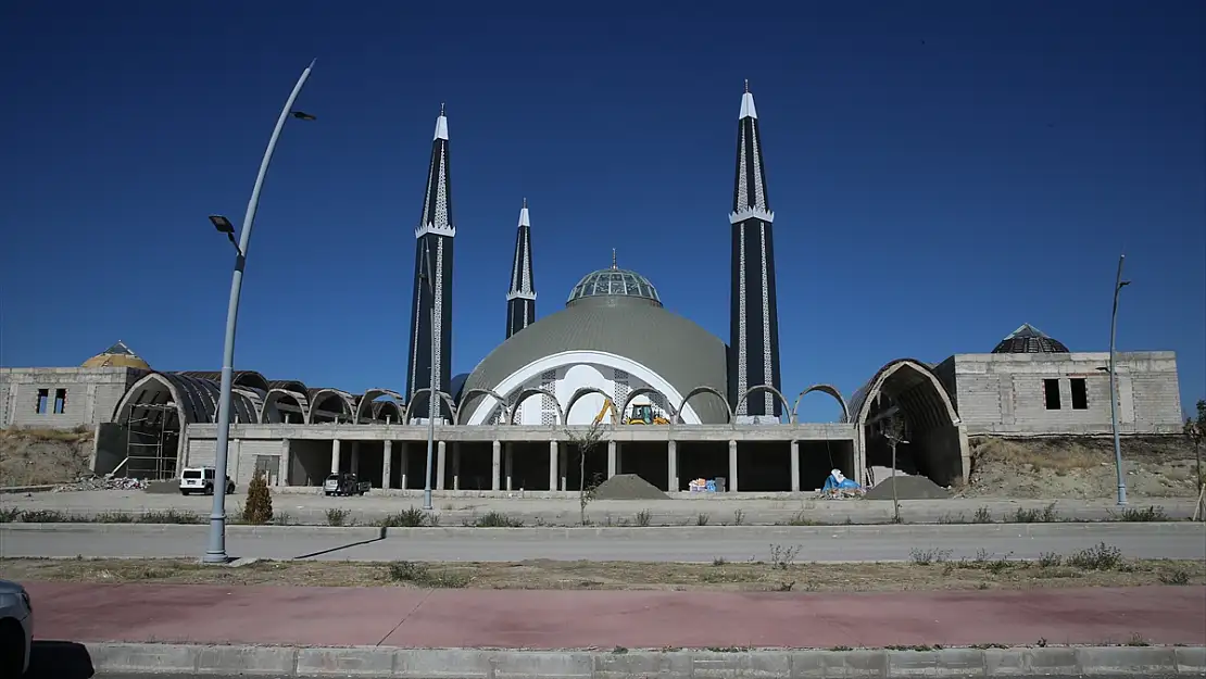 Van'da 'Tıbbiye Cami ve Külliyesi' yapımının bitmesi için destek bekleniyor