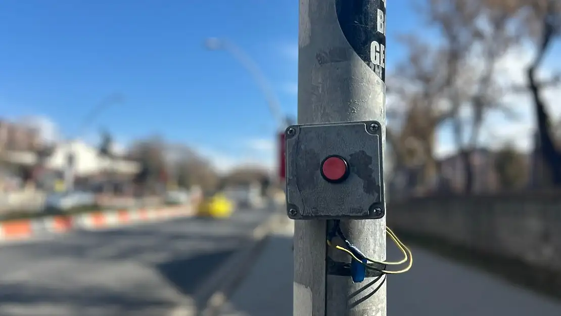 Ağrı Yaşar Kemal Caddesi'nde Yaya Geçidi Düğmesi