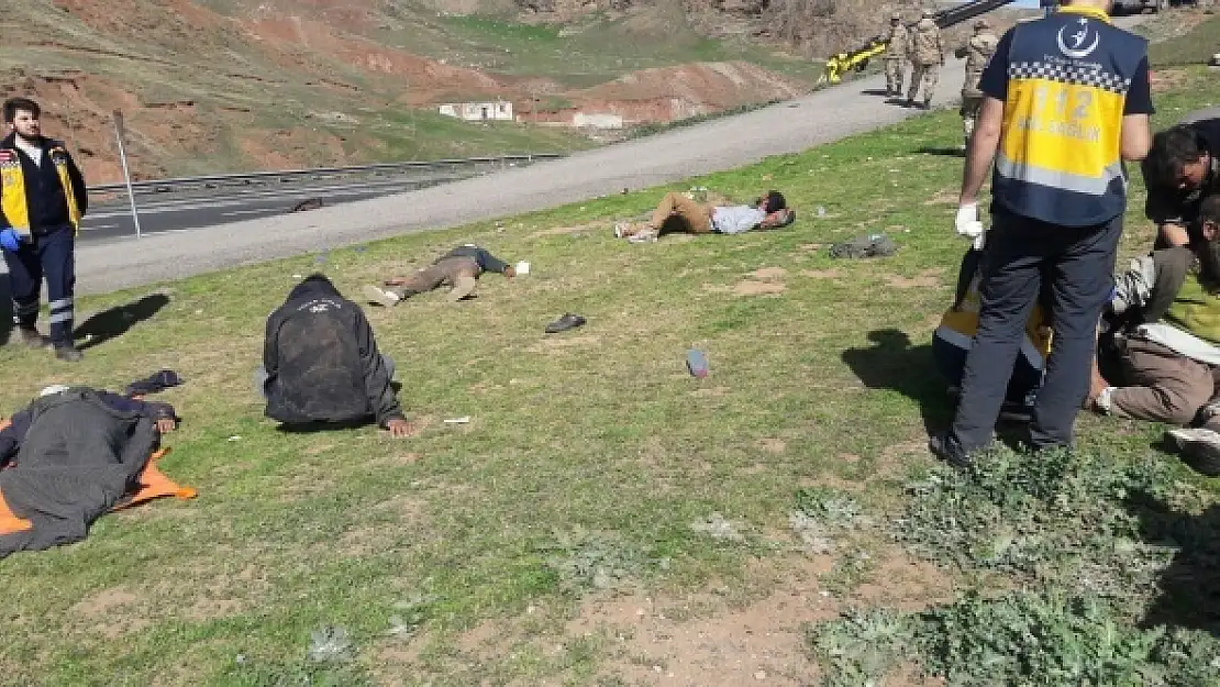 Göçmenler kaza yaptı, ölü ve yaralılar var