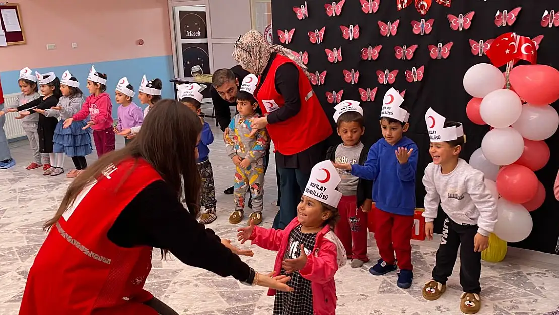 'Kızılay Haftası' coşkusu Ağrı'da başladı