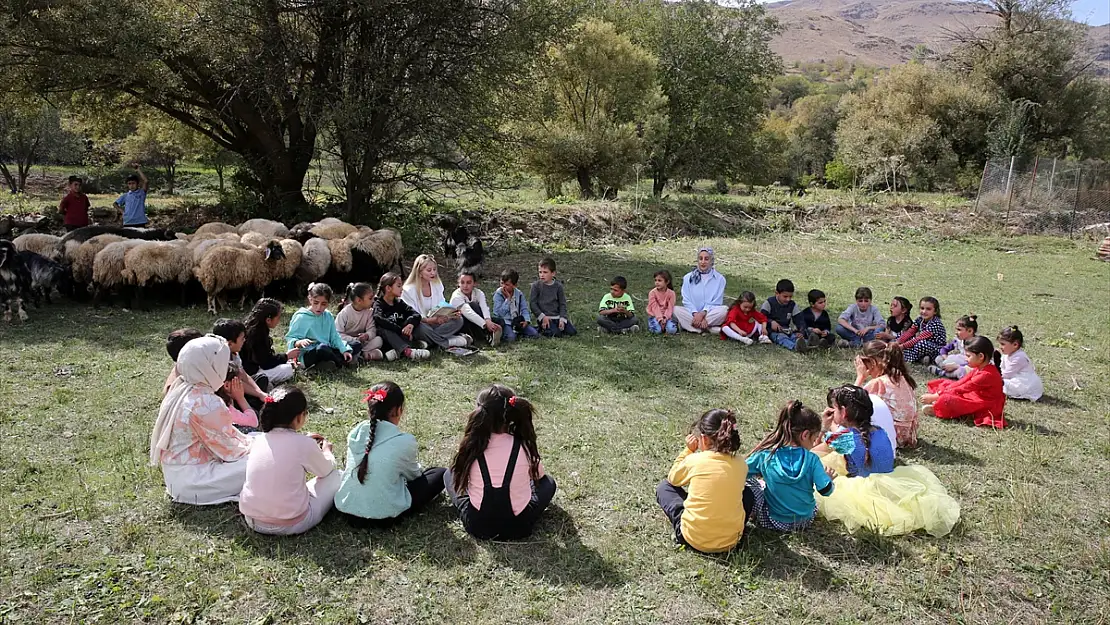 Bitlis'te öğretmenler derslerini doğaya taşıdı