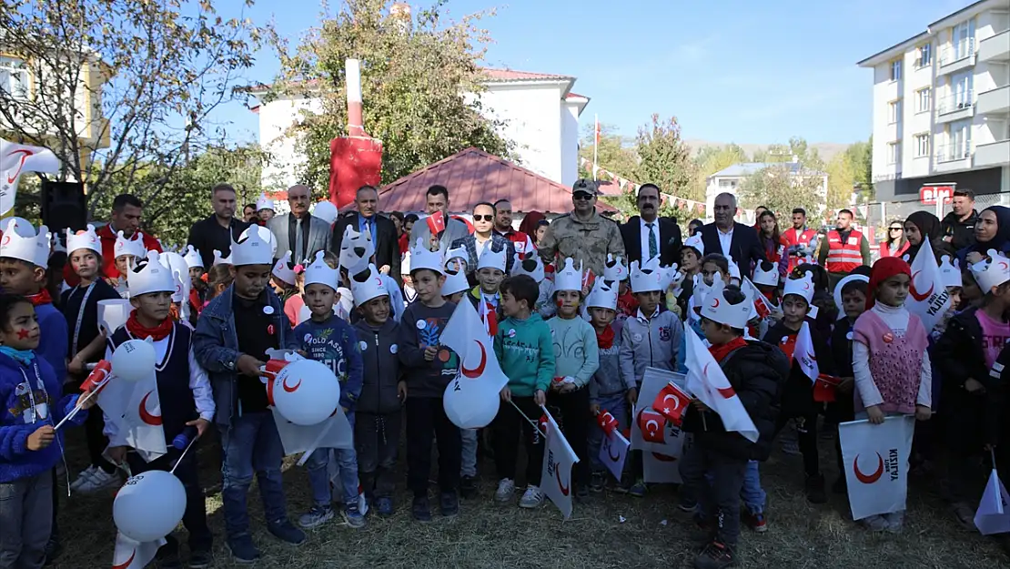 Van'da çocuklar Kızılay Haftası etkinliğinde eğlendi