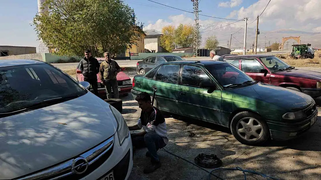 Bitlis'te lastikçiler doldu taştı