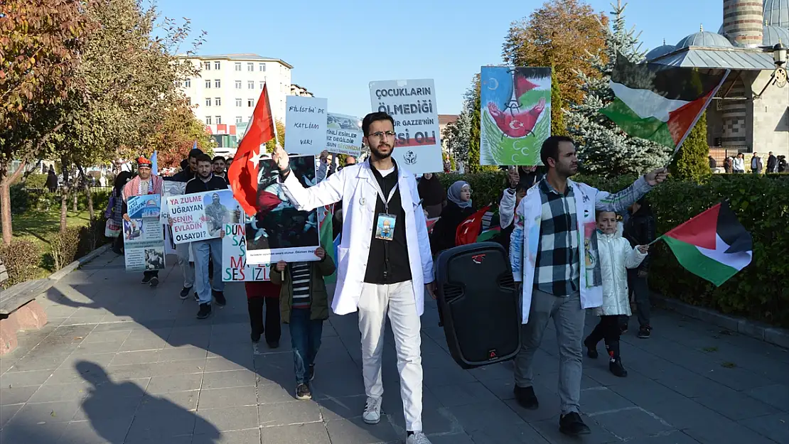 Erzurum'da sağlık çalışanları Gazze için yürüdü