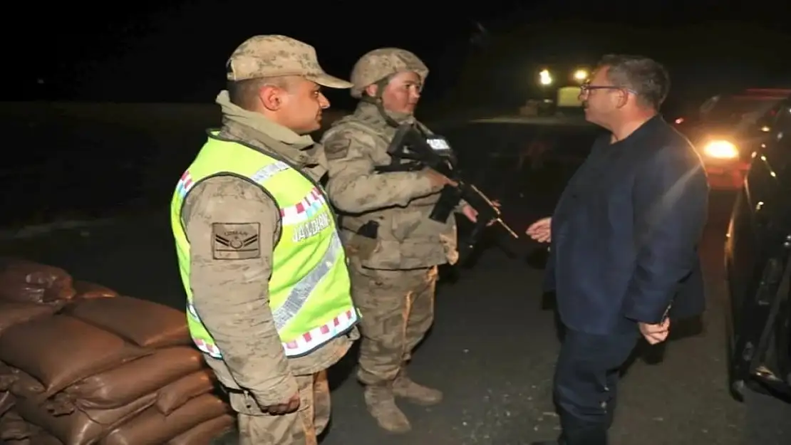 Kars Valisi, Jandarma Yol Kontrol Noktasını Ziyaret Etti