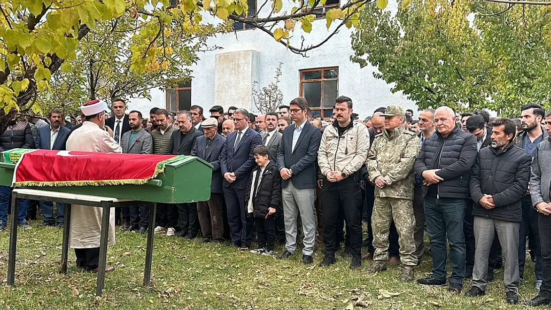 Erciş'te Silahlı Saldırıda Vefat Eden Sağlık Çalışanı Toprağa Verildi