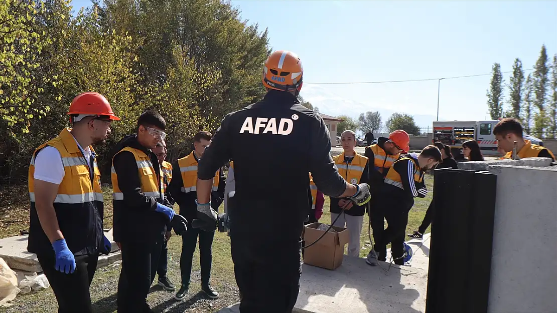 Iğdır'daki afet parkuru üniversitelilere eğitim alanı oldu