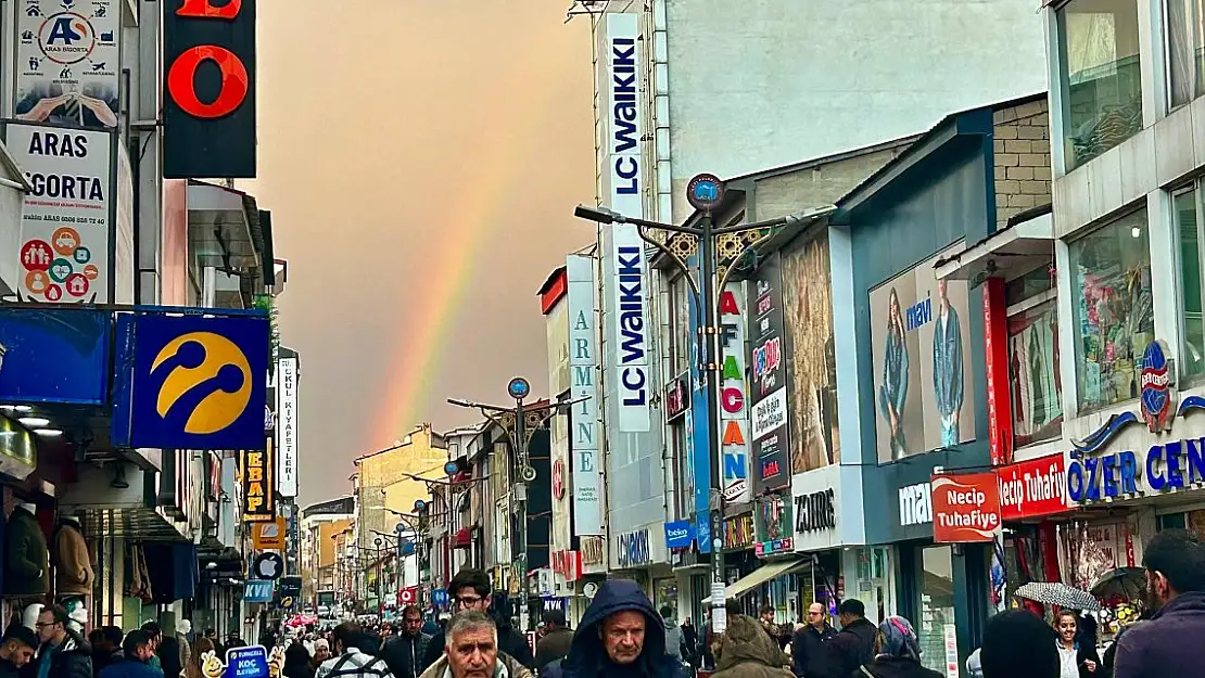 Ağrı'da Yağmur Sonrası Gökkuşağı Görsel Şölen Oluşturdu