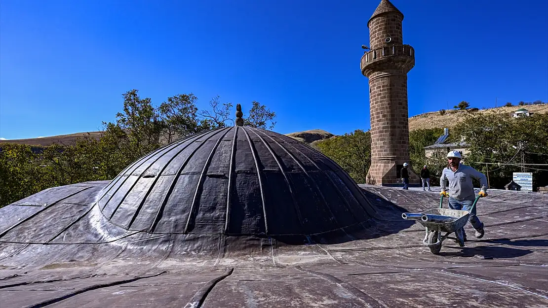 Van'da İzzeddin Şir Camii ve Medresesi restore ediliyor