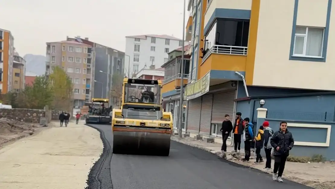 Doğubayazıt Belediyesi'nden Ahmedi Hani Mahallesi'nde Asfalt Çalışması