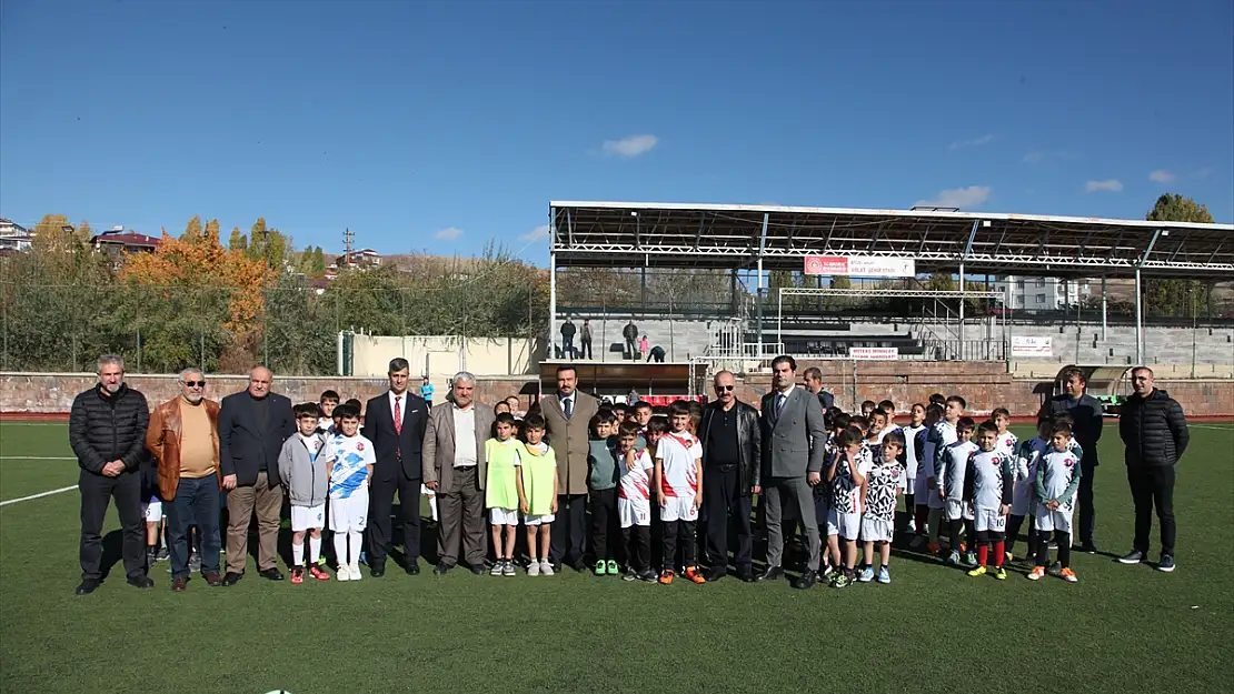 Bitlis'te şehitlerin adlarının yaşatıldığı okullar arası futbol turnuvası