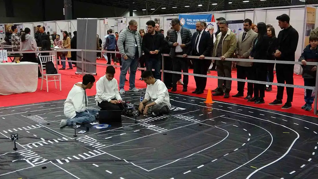 Van'da, dünya robot kupası yarışması heyecanla sürüyor
