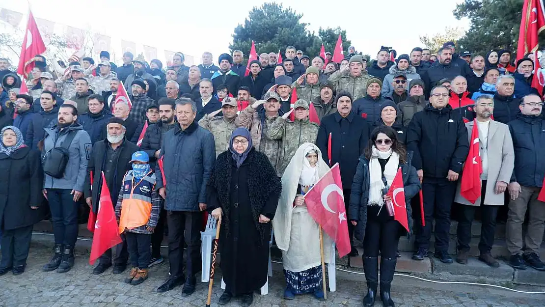 Erzurum'da binlerce vatandaş Aziziye Tabyası'na akın etti