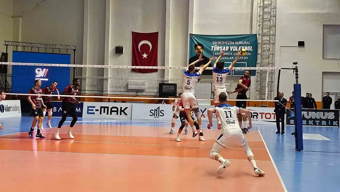 Efeler Ligi: TÜRŞAD: 0 - Halkbank: 3