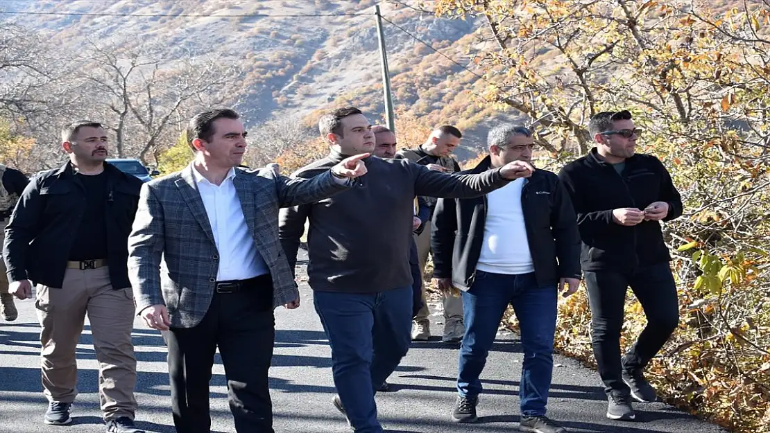 Bitlis Valisi köylerde yapılan yol çalışmalarını inceledi