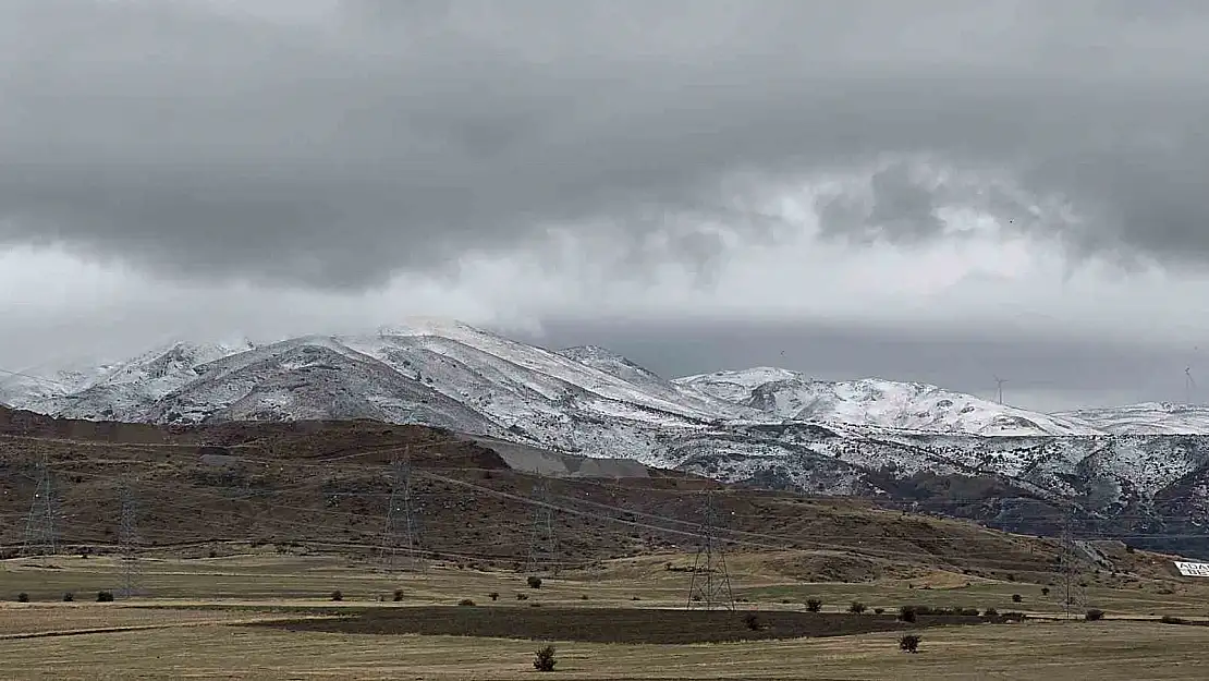 Bitlis'in yüksek kesimlerini kar kapladı