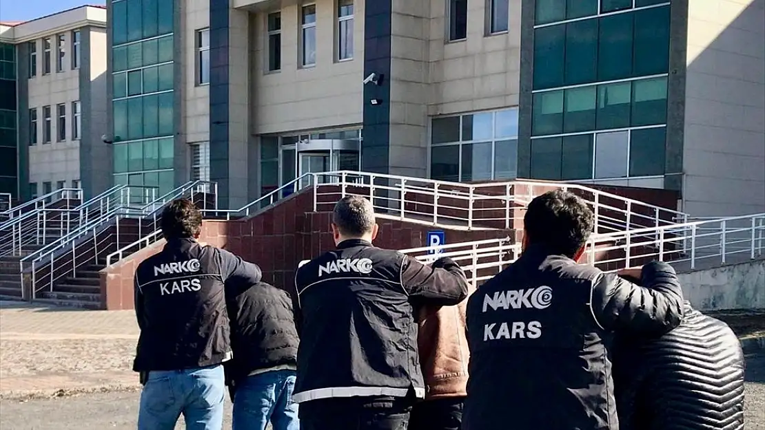 Kars'ta uyuşturucu ticareti yapan 2 zanlı tutuklandı