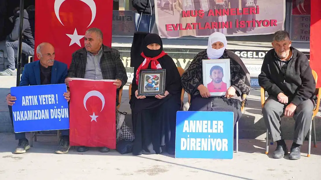 Muş'ta evlat nöbetindeki babadan Bahçeli'ye destek