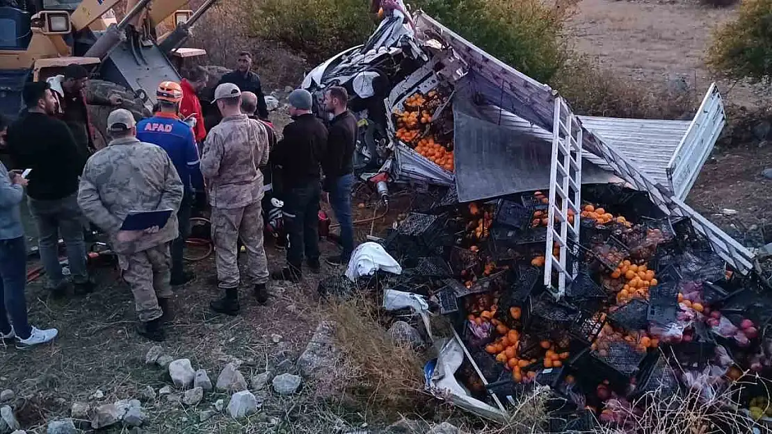 Bitlis'te kamyonet şarampole yuvarlandı: 1 ölü, 1 yaralı