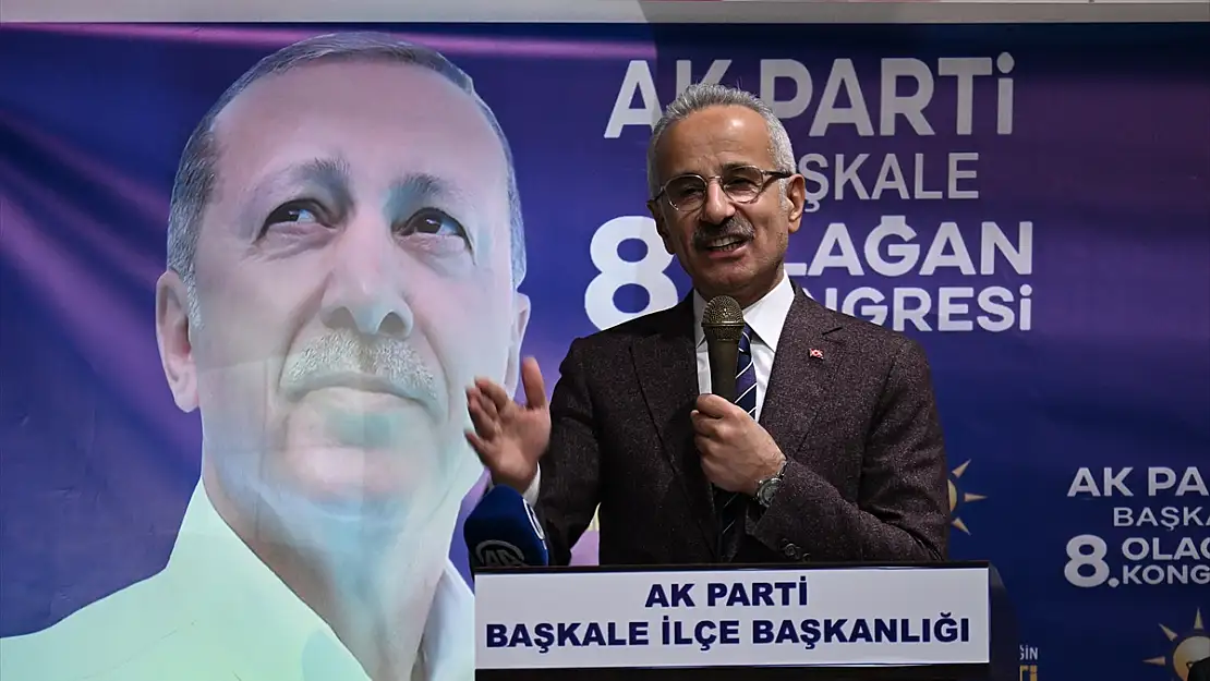 Bakan Uraloğlu, Van'da AK Parti 8. Olağan İlçe Kongresi'ne katıldı