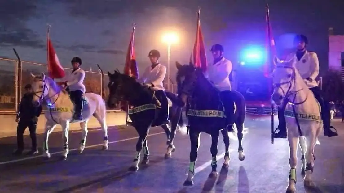 A Milli Futbol Takımı atlı polislerle karşılandı
