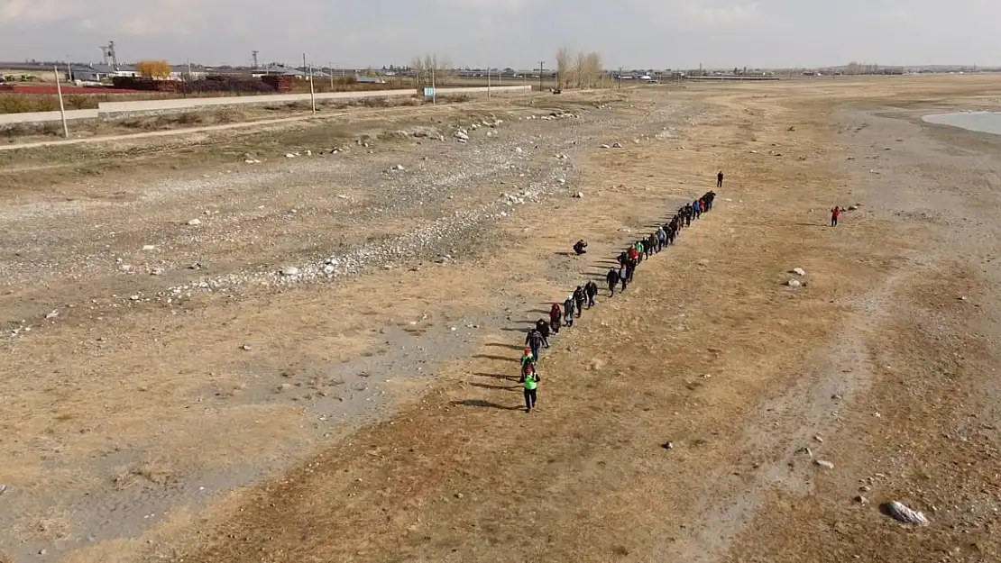 Bitlis Arin Gölü'nde Su Seviyesi Azalıyor