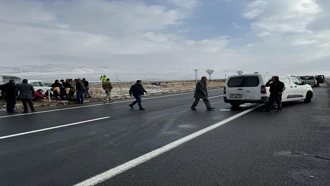 Ağrı'nın İlçelerinde Üç Ayrı Trafik Kazası Meydana Geldi