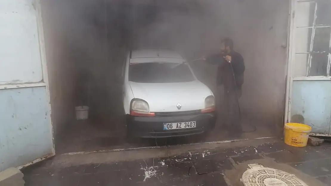 Ağrı'da Oto Yıkamacılarda Sıcak Su Sezonu Başladı