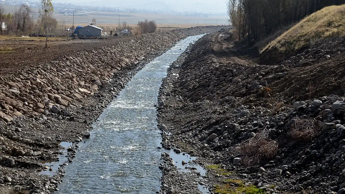 Muş'ta tarım arazileri taşkın riskine karşı korunuyor