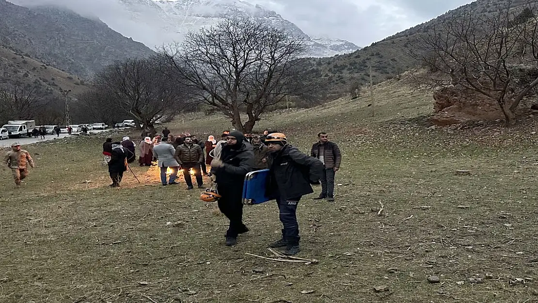 Van'da Bir Çoban Kaya Parçalarının Altında Kalarak Can Verdi