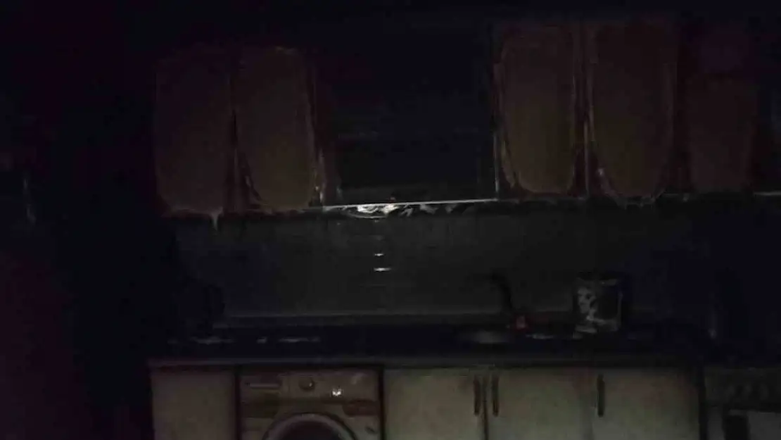 Van'da çıkan ev yangını korkuttu