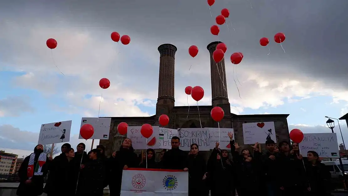 Erzurum'da Filistinli çocuklar için balon uçurdular