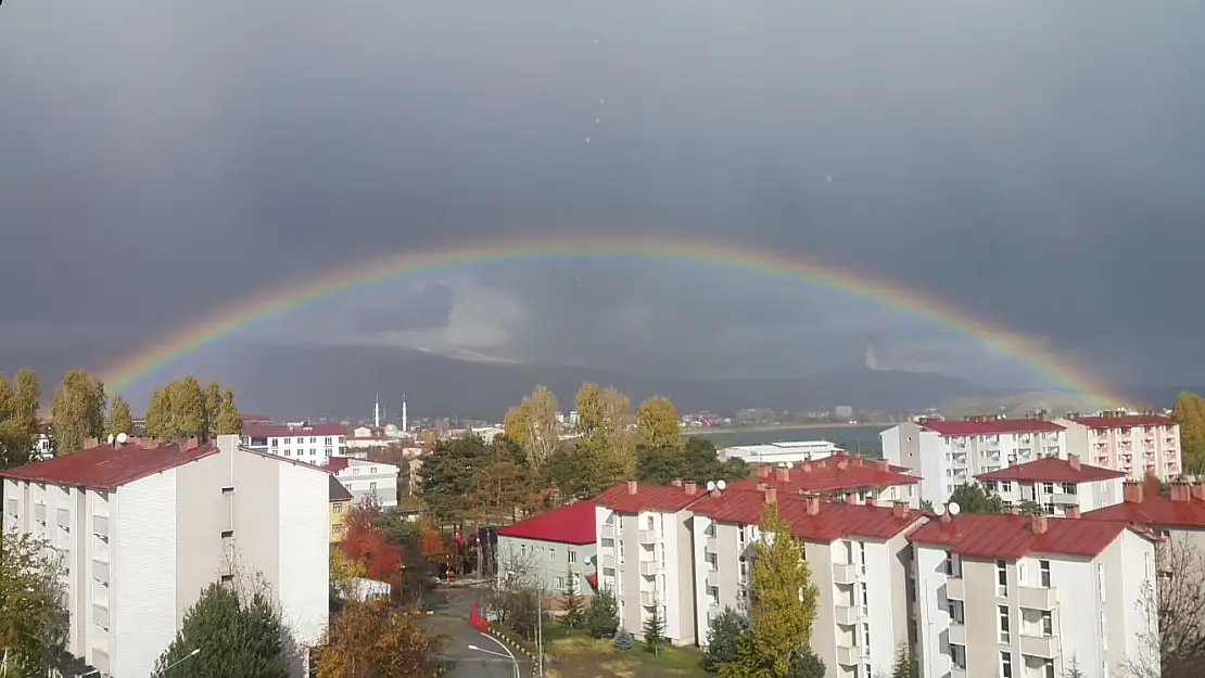 Bitlis'te gökkuşağı görsel şölen oluşturdu