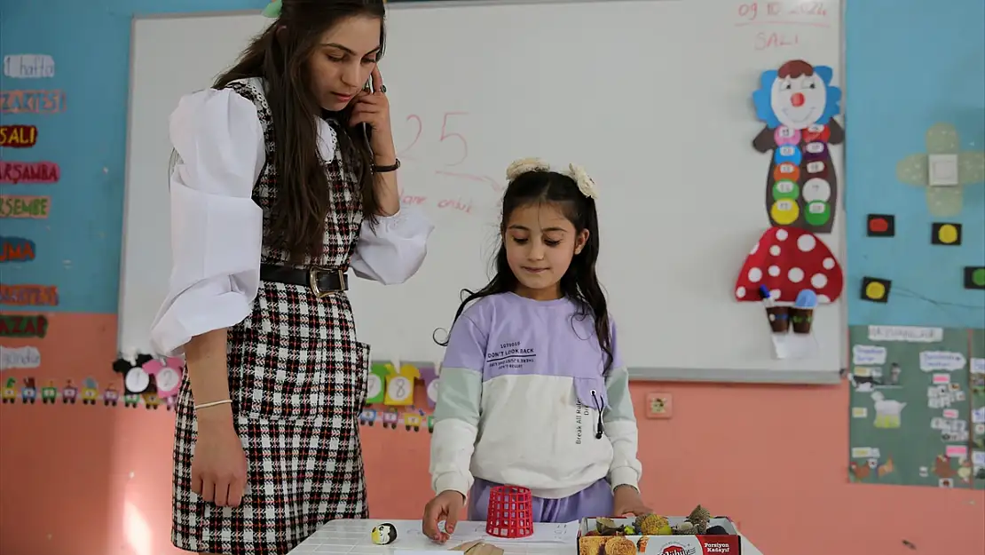 Bitlis'in o köyünde Beyza öğretmenin tek öğrencisi var