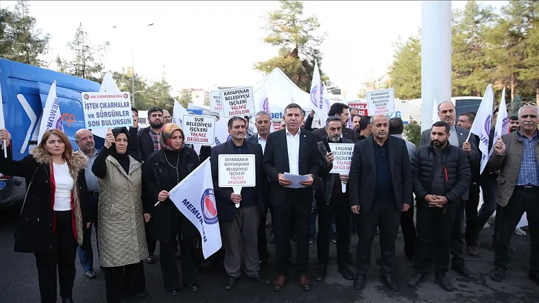 Diyarbakır'da işten çıkarılan belediye işçilerin eylemi sürüyor