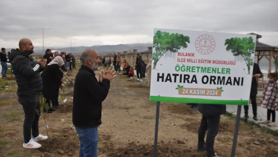 Muş'ta Öğretmenler Günü anısına hatıra ormanı oluşturuldu