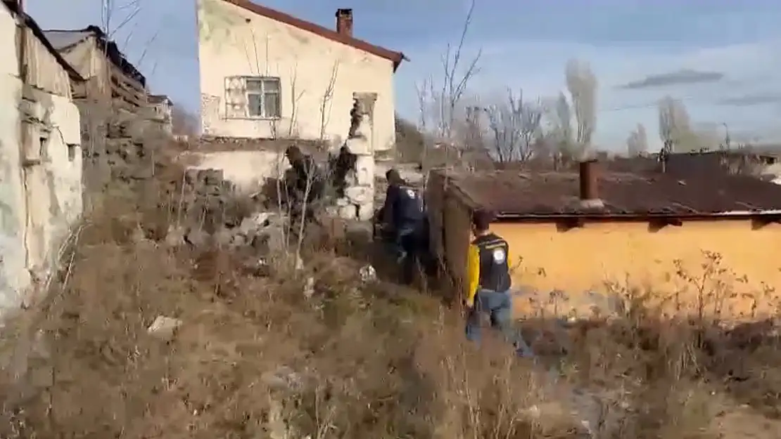 Kars'ta düzensiz göçmenler polisten kaçamadı