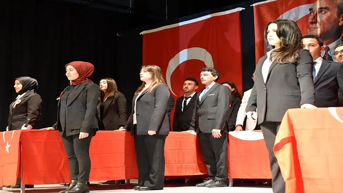 Van, Hakkari ve Bitlis'te '24 Kasım Öğretmenler Günü' Coşkuyla Kutlandı