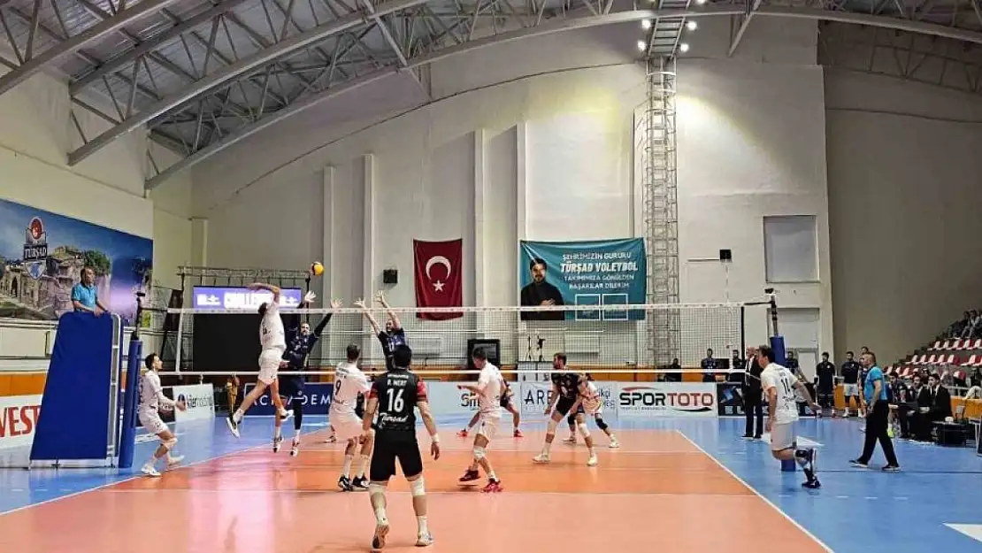 Bitlis TÜRŞAD Erkek Voleybol Takımı Sahasından Galip Ayrıldı