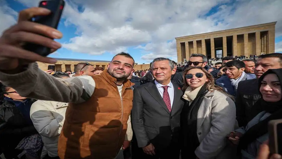 Cumhuriyet Halk Partisi Genel Başkanı ile Öğretmenler Anıtkabir'i Ziyaret Etti