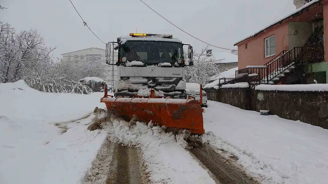 Bitlis'te 84 köy yolu ulaşıma kapandı