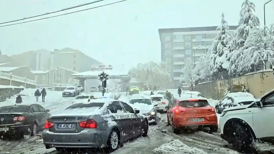 Bitlis'te kar, kazaları beraberinde getirdi