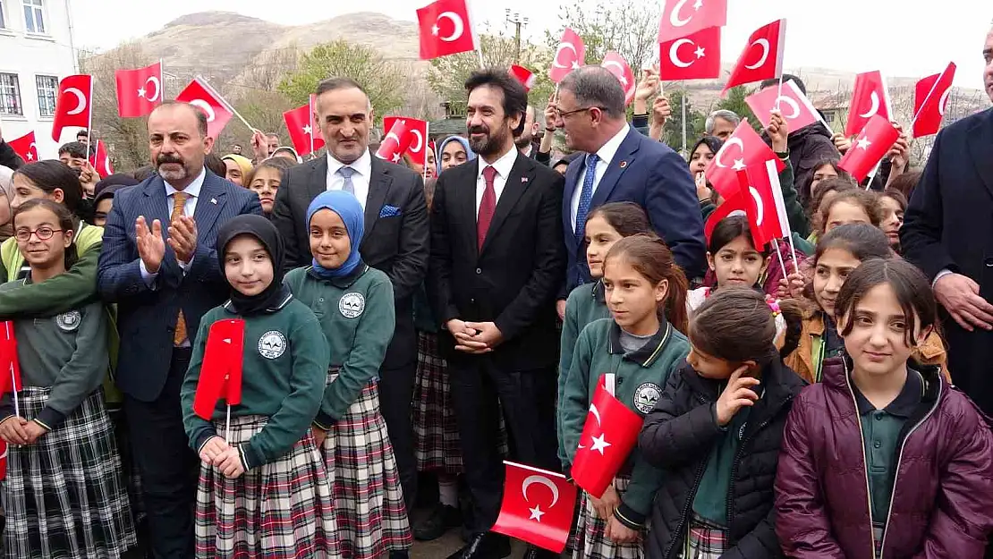 Kültür ve Turizm Bakan Yardımcısı Mumcu Van'da kütüphane açılışına katıldı