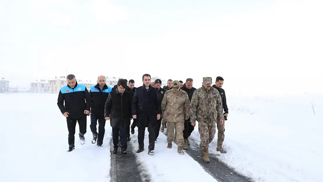 Bitlis Valisi'nden kar temizleme çalışmalarına denetim