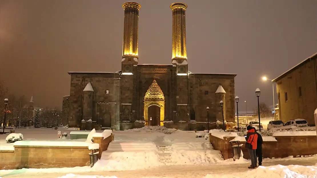 Erzurum'un tarihi yerleri karda bir başka güzel