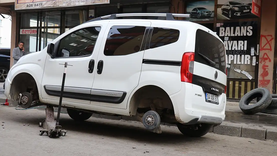 Ağrı'da lastikçilerde yoğunluk yaşanıyor