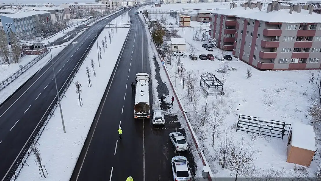 Erzurum'da polis ekipleri kış lastiği denetiminde