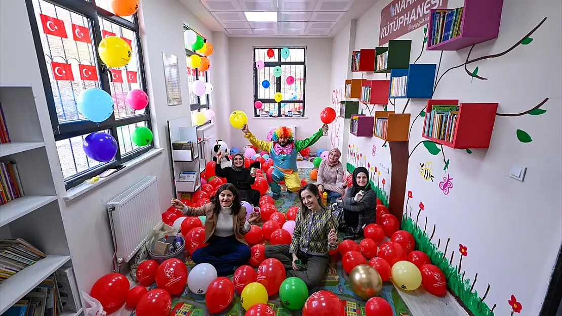 Gönüllü gençler, Van'ın kırsalındaki çocuklar için 'Narin Kütüphanesi' kurdular